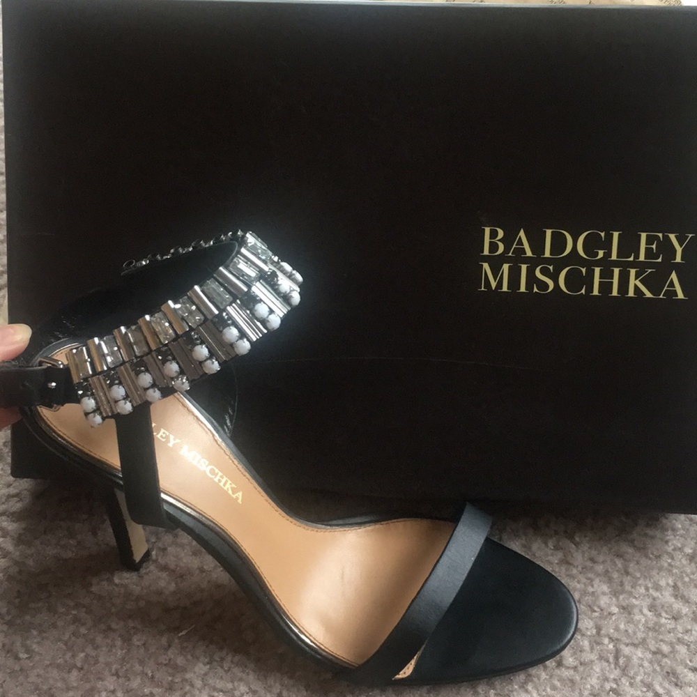 💎 BADGLEY MISCHKA - SPARKLING SIZE 8.5 BLACK HEEL - Picture 1 of 6